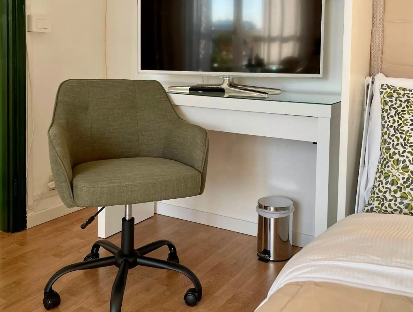 Apartment Cozy Green Studio Milan